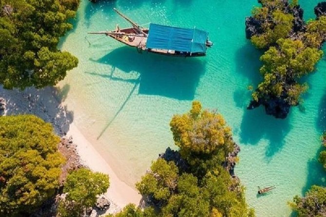 Safari Blue – Marine Safari on the Indian Ocean